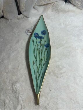 Gold ceramic pickle dish featuring a blue cornflower design